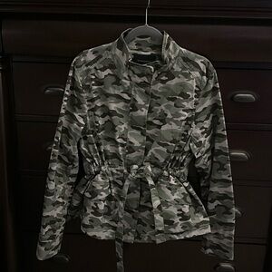 Banana republic camouflage light jacket size L. Brand new with tags